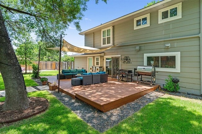 Building Photo - 3112 Val Dr