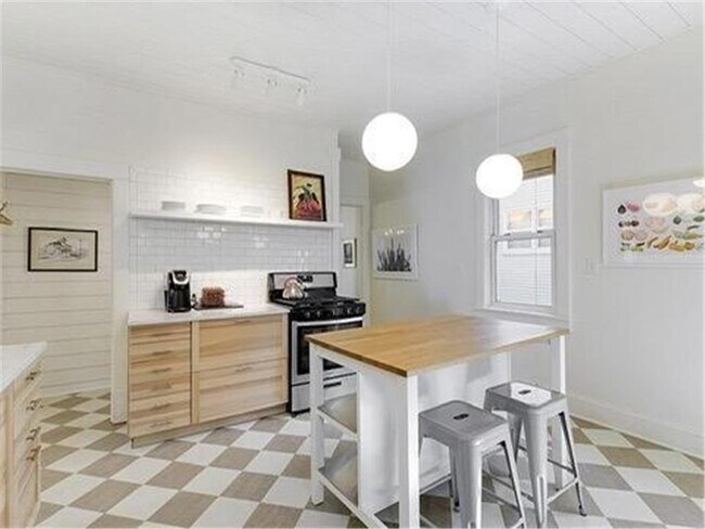 Building Photo - 1742 Dayton Ave