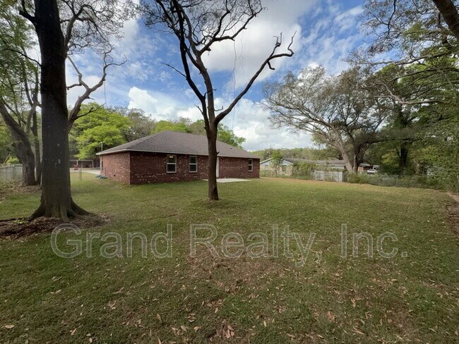 Building Photo - 5206 McCallister St