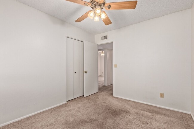 Building Photo - Comfortable 3-Bed, 2-Bath Home in Glendale...