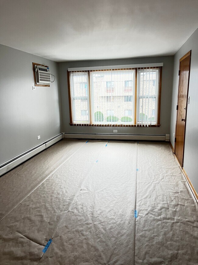 Building Photo - 5709 S Archer Ave