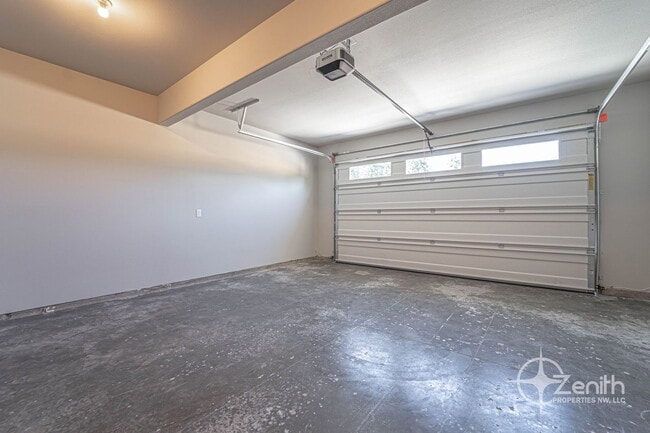 Building Photo - 4916 NE 2nd Ct