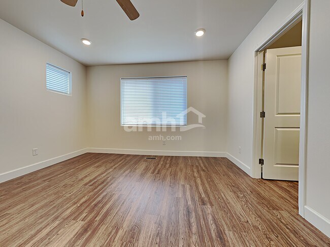 Building Photo - 9228 Tigerlilly St