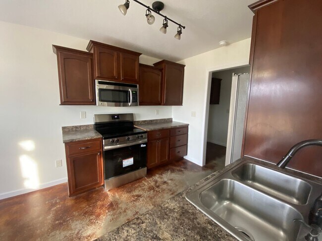 Building Photo - 3bed/2bath Home close to ASU and NEA Baptist Hospital!