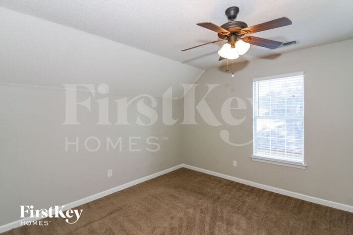 Building Photo - 7680 Bramble Ln