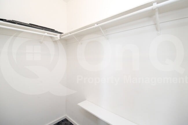 Building Photo - 9721 E Empress Ave