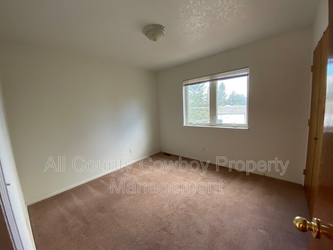 Building Photo - 929 E Palmer Dr