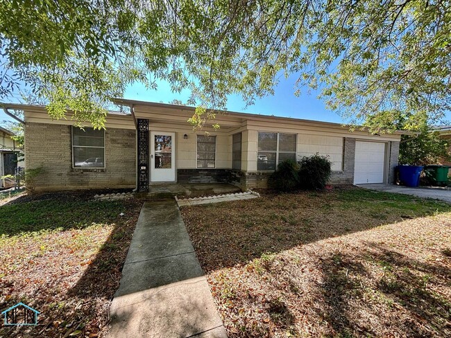 Building Photo - Charming 3 bed, 1 bath home in close proxi...