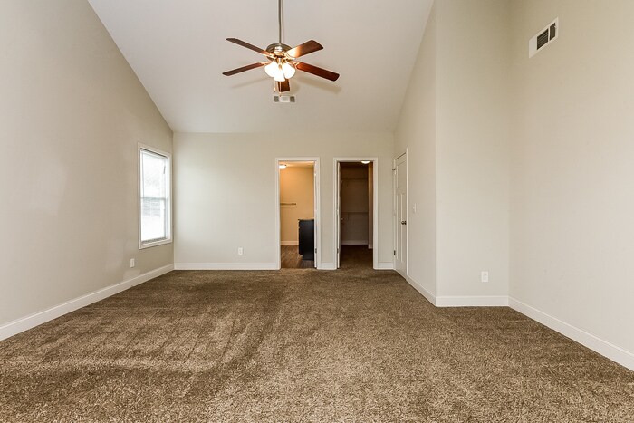 Building Photo - 1024 Allegiance Dr