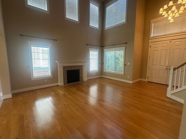 Building Photo - 8862 Ellsworth Ct NE