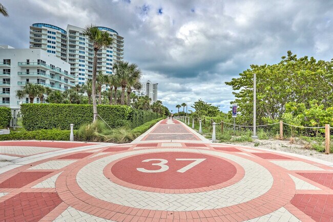 Building Photo - 3700 Collins Ave