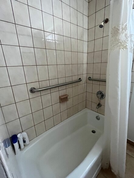 Building Photo - 140 N Mission Dr