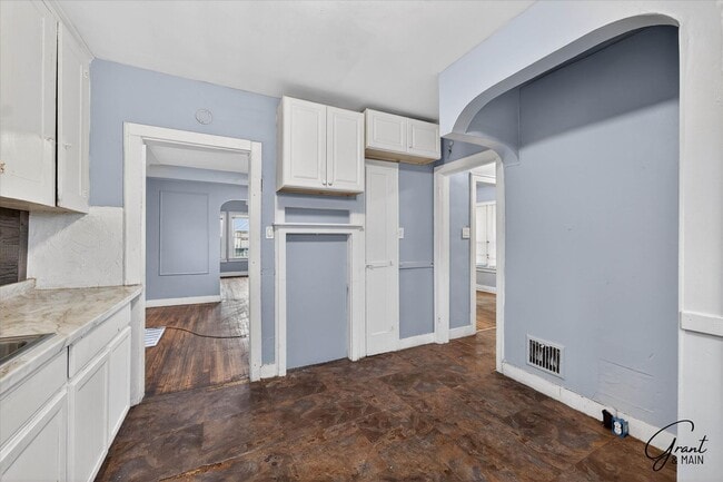 Building Photo - $1550 4 bedroom