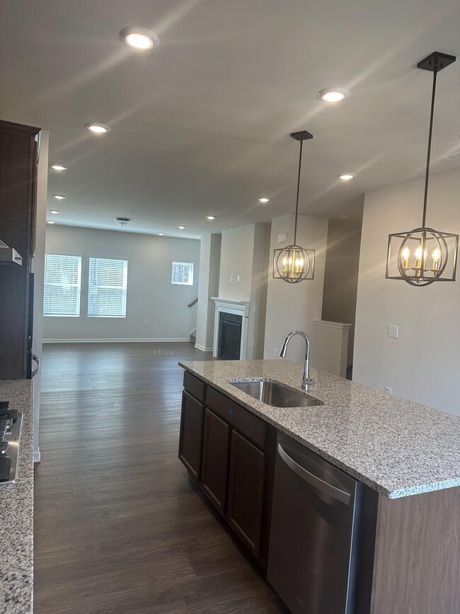 Building Photo - 405 Diversity Wy