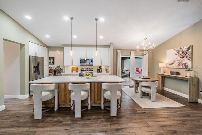 Building Photo - 106 1st Ave NE