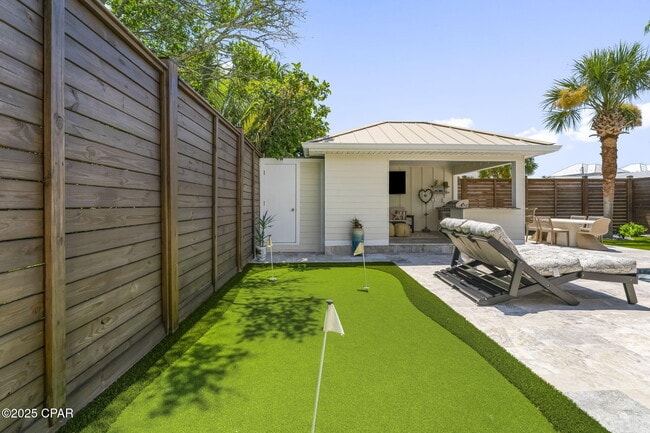 Building Photo - 407 Petrel St