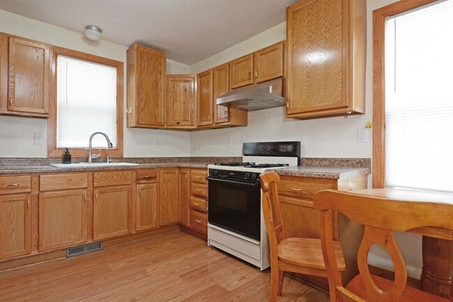 Building Photo - Charming 3-Bedroom, 2-Bath Home in St. Paul