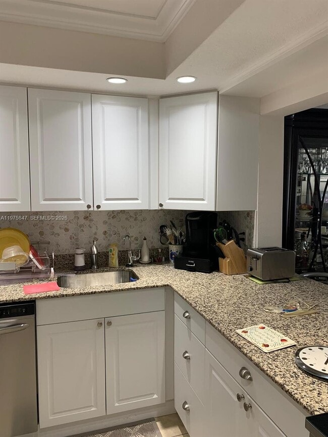 Building Photo - 329 SE 3rd St