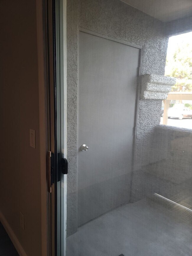 Building Photo - The Perfect One Bedroom, One Bath Condo