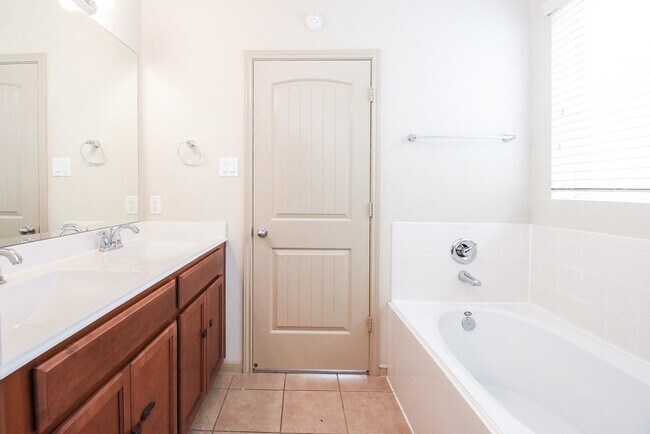 Building Photo - 2106 Harmon Crest Ct