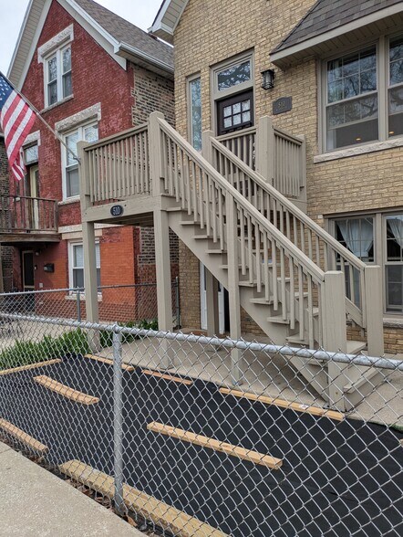 Building Photo - 510 W 45th St