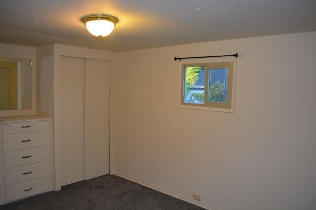 Building Photo - Sweet in-town mobile, very cute 1 bedroom