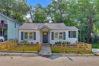 Building Photo - 845 Oak St NW