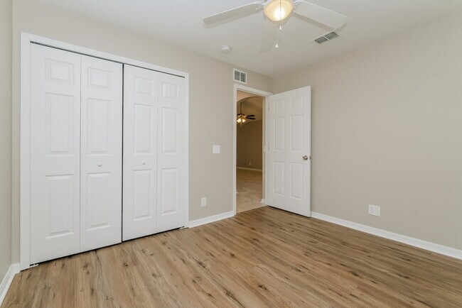 Building Photo - 1843 Horsechestnut Ct