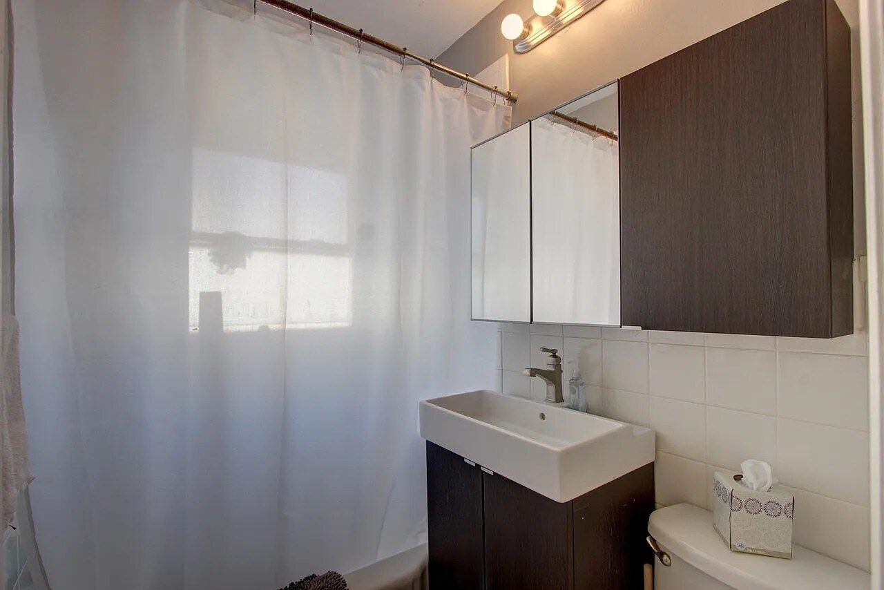 Building Photo - 4591 Wyandot St