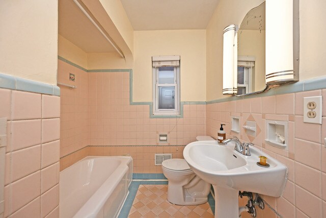 Building Photo - 5762 Doerger Ln