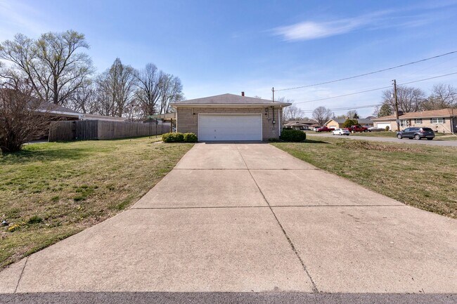 Building Photo - 1702 Bonnyville Blvd