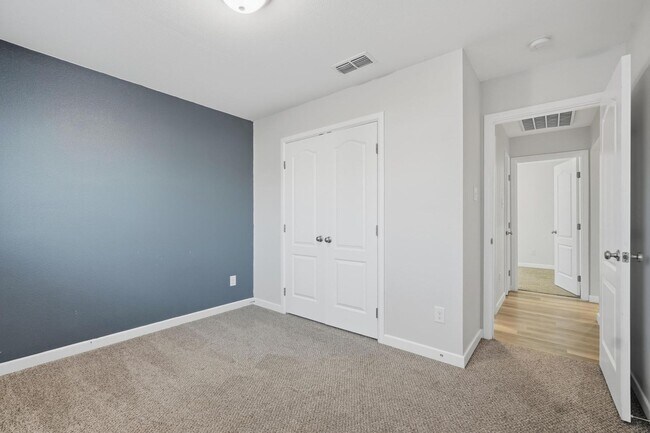 Building Photo - 2050 Lillius St