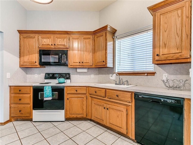 Building Photo - Beautiful 3 Bedroom 2 Bath Home In Choctaw!!!