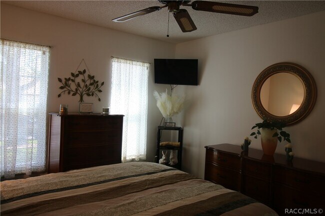 Building Photo - 3316 S Liverpool Point