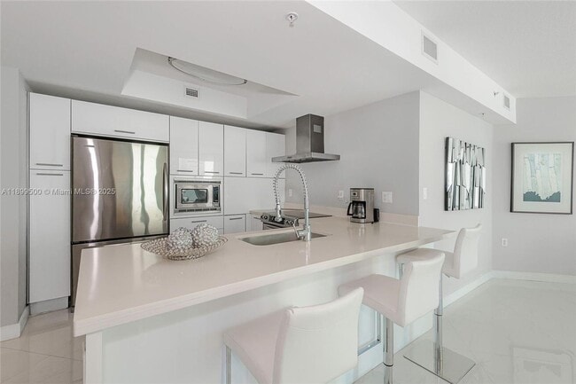 Primary Photo - 200 Sunny Isles Blvd