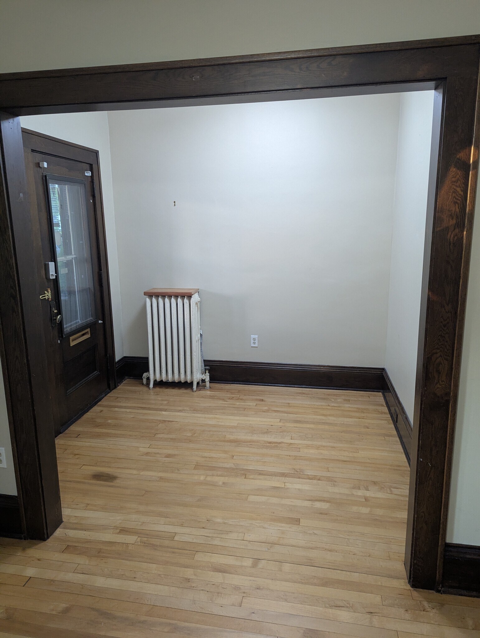 Entry way - 1727 Girard Ave N