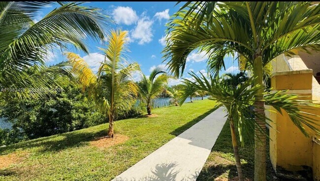 Building Photo - 15635 SW 74th Cir Dr