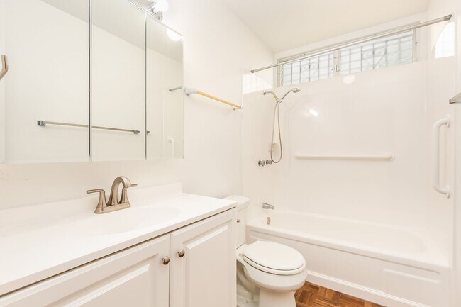 Building Photo - Mariner's Ridge SPACIOUS 4 bedroom, 3.5 ba...