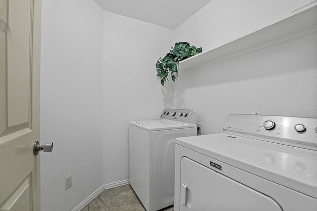 Building Photo - 1046 Port Isabel Dr