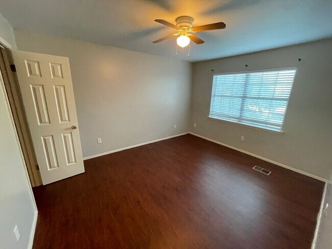 Building Photo - 1309 Access Rd