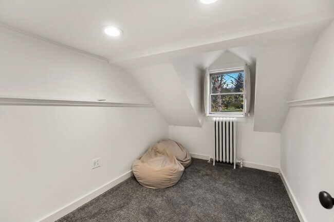 Building Photo - 45 Burying Hill Rd