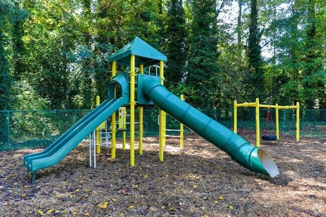 Building Photo - 2 Bedroom Availability