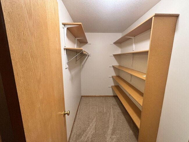 Building Photo - Beautiful 3 bed 3 bath duplex located in quiet neighborhood!