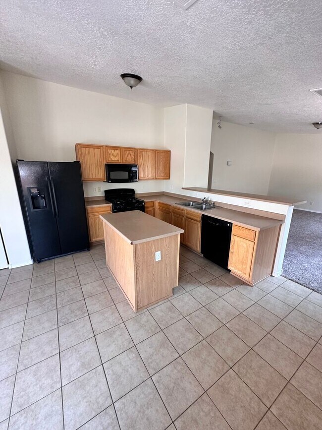 Cute 3 bed 2 bath home in Huning Ranch. MO... 581 Desert Senna Ave SW