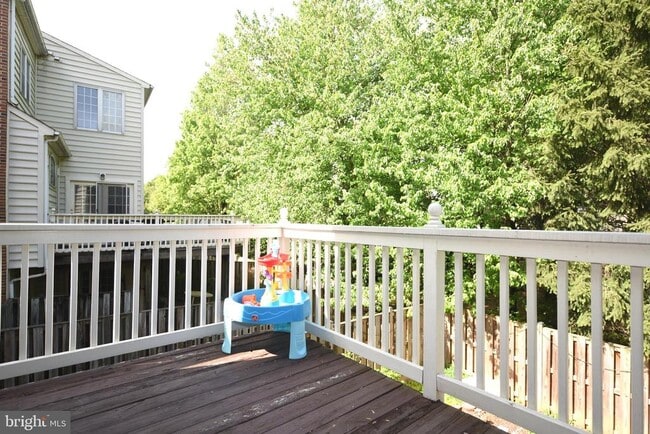 Building Photo - 556 Winding Rose Dr