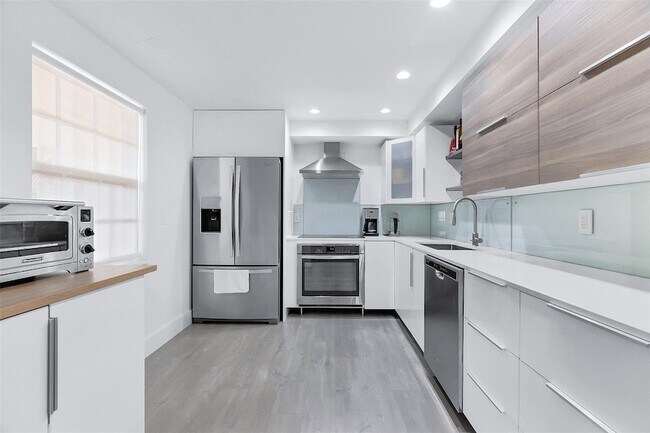 Building Photo - 3611 Oaks Clubhouse Dr