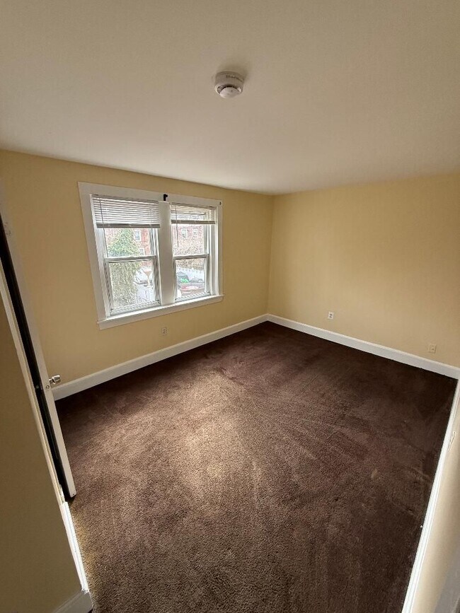 Building Photo - 223 W 23rd St