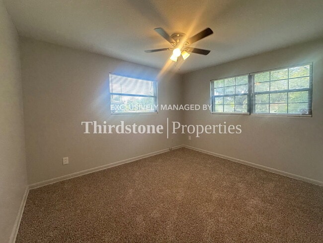 Building Photo - 1038 La Marche Dr
