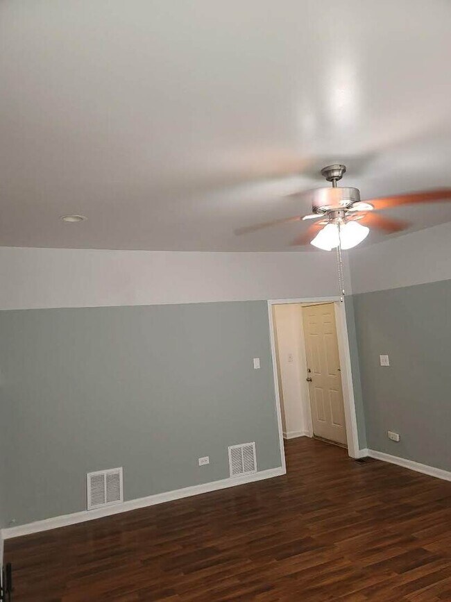 Building Photo - 6635 S Maplewood Ave