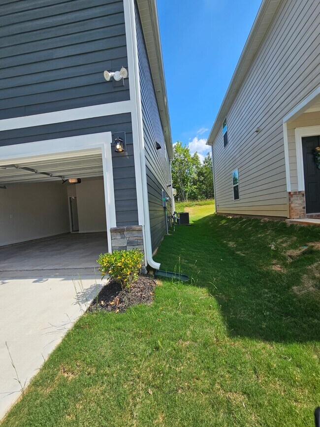 Building Photo - 224 Lanyard Ln